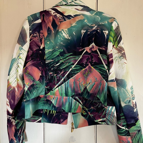 Jennifer Lopez Cropped Jacket - Picture 2 of 3